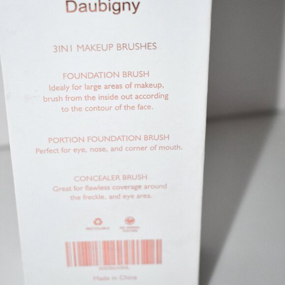 Daubigny Foundation Brush – Petal-Shaped Makeup Brush for Blending Liquid, Cream - Picture 5 of 5